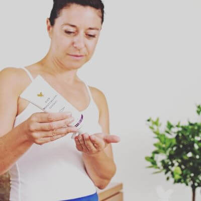 محتویات و نحوه مصرف کرم مرطوب کننده فوراور مویسچرایزینگ لوشن